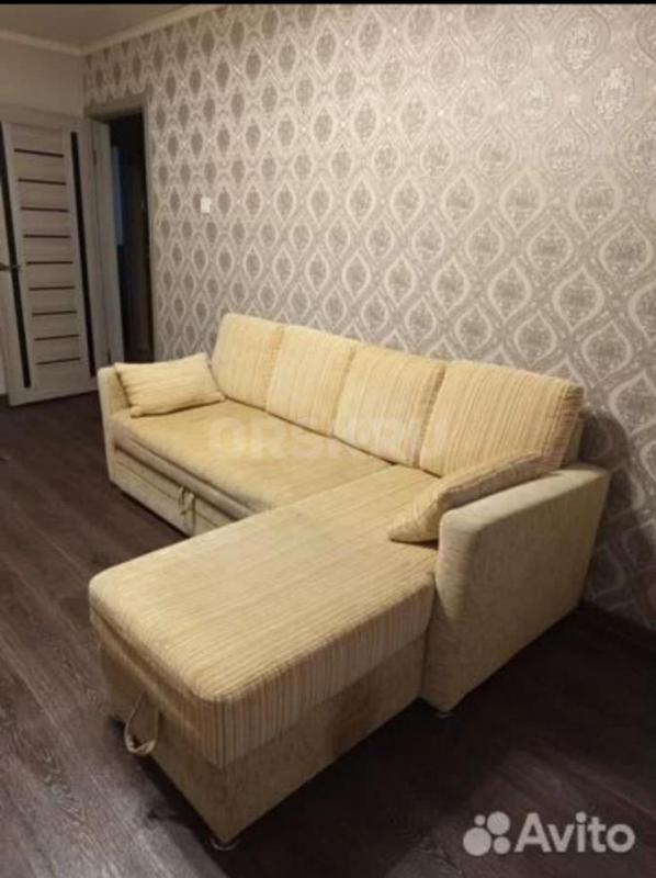 Продам угловой диван с танкеткой,кресло б/у. - Орск