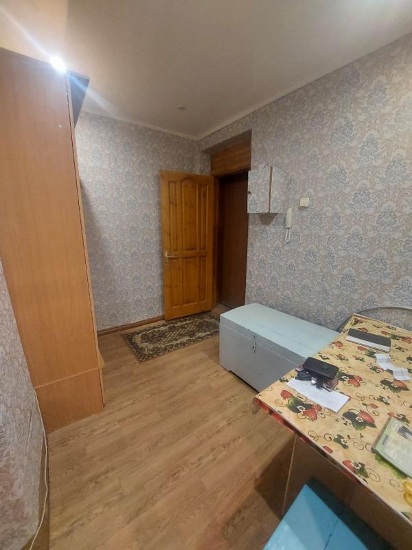 Продается 2-комнатная квартира по адресу: г. - Новотроицк