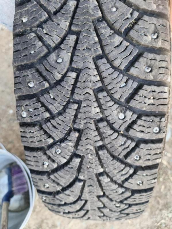 Продам зимнюю шипованную резину с дисками, диски от Шевроле. 185/70.14R  Кама-евро. - Орск