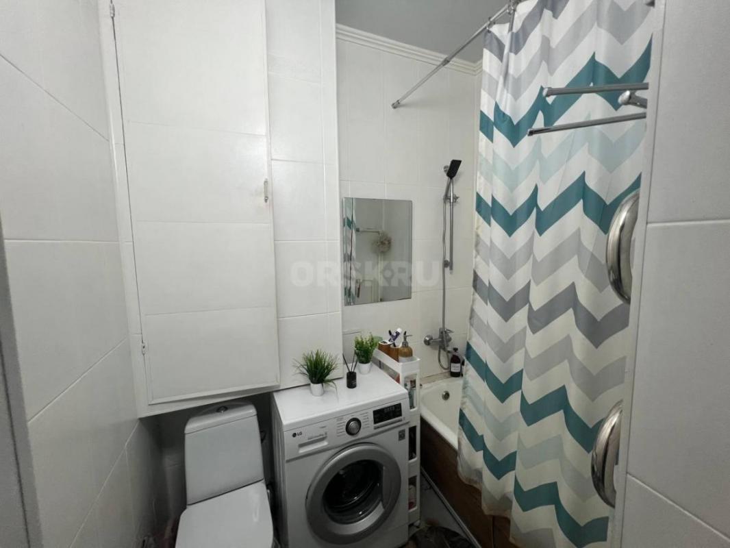 Предлагаем вашему вниманию светлую трехкомнатную квартиру в самом сердце города, расположенную на пе - Орск