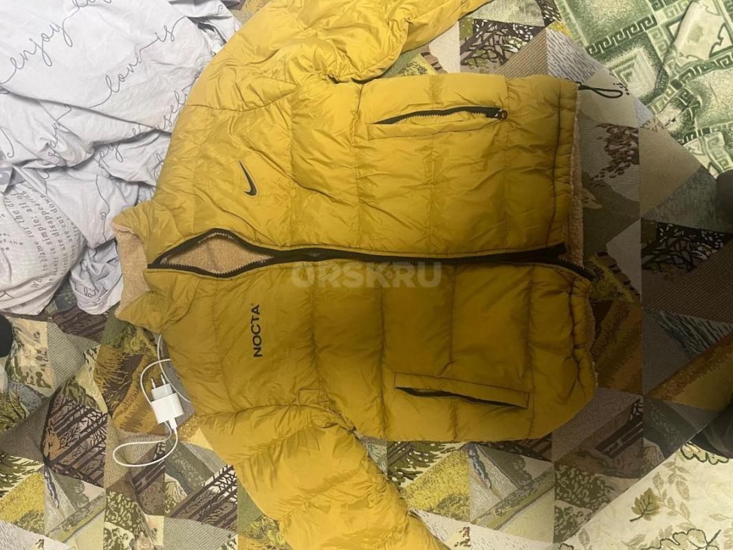 Куртка новая не носилась двухсторонняя 
Очень в хорошем состоянии не подошла по размеру 
48-50 - Орск