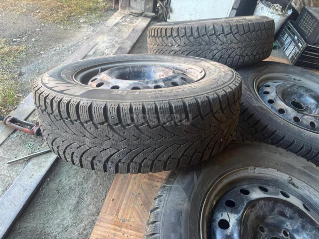 Зимние шины на штампованных дисках (215/65R16) б/у - Новотроицк