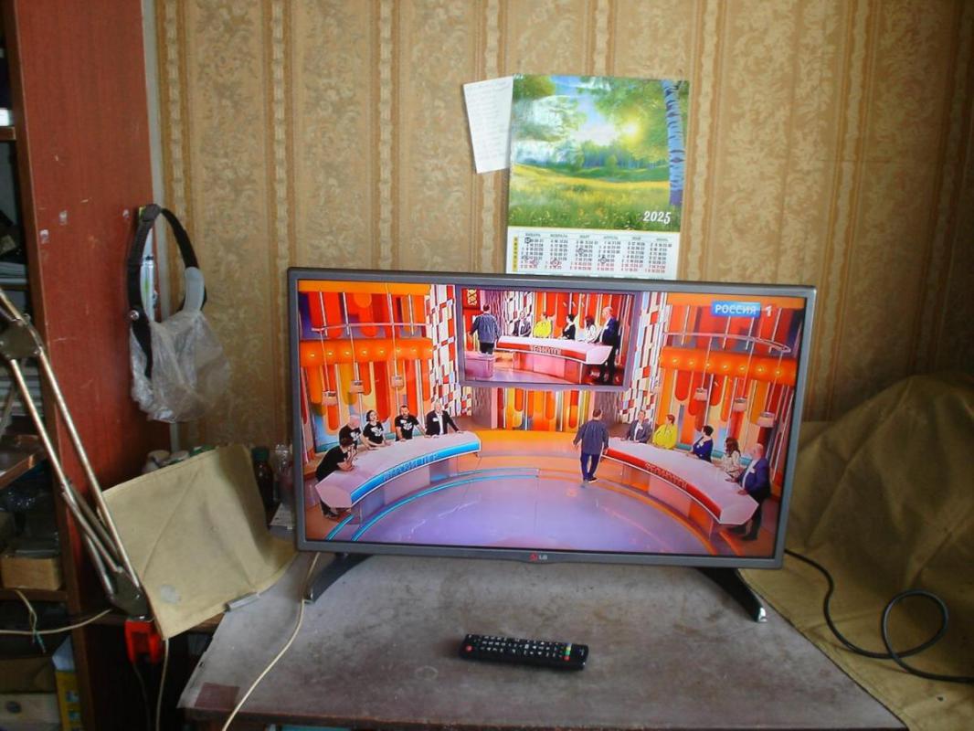 Цифровой телевизор LG  32LB530U  размер 32 дюйма (81см.)
Показывает 200 кабельных цифровых, 60 анал - Орск