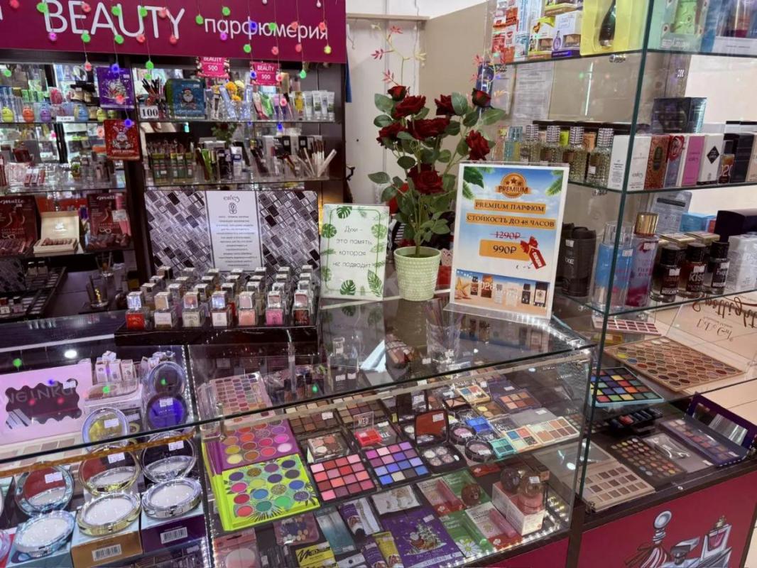 Продам готовый бизнес по продаже косметики и парфюмерии с товарным остатком, расположенный в ТЦ Унив - Орск