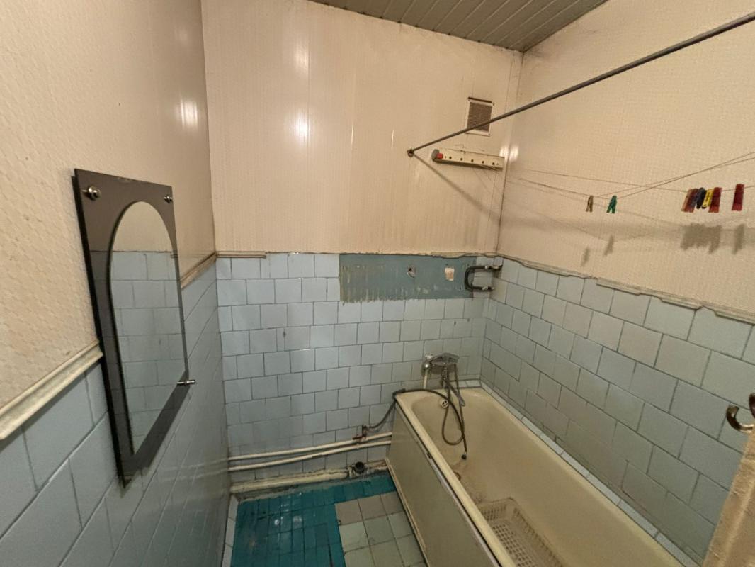 Представляю вашему вниманию 1 комнатную (Старого типа) светлую и просторную квартиру на 3 этаже в пр - Новотроицк