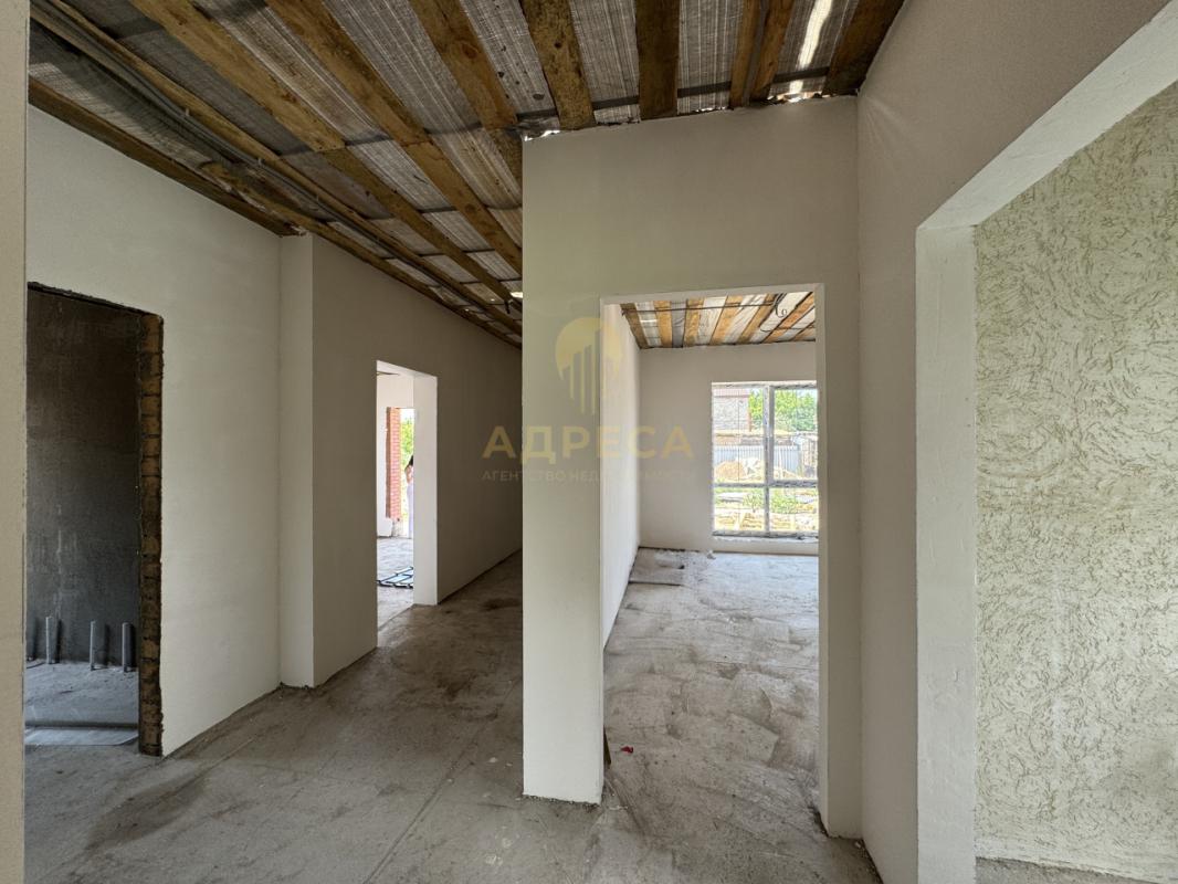 Предлaгaeм к продаже новый дoм с гаражом в мкр. - Оренбург