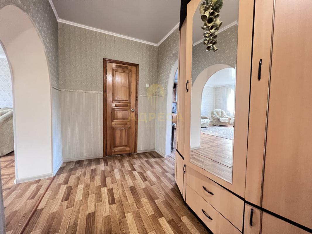 Продаётся 2-х этажный дом с земельным участком площадью 9 соток. - Кувандык