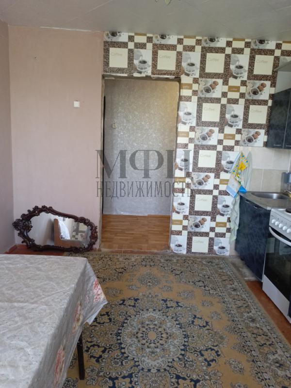 Продается в общежитии  1 комнатная квартира с большой просторной кухней, отдельным санузелом. - Орск