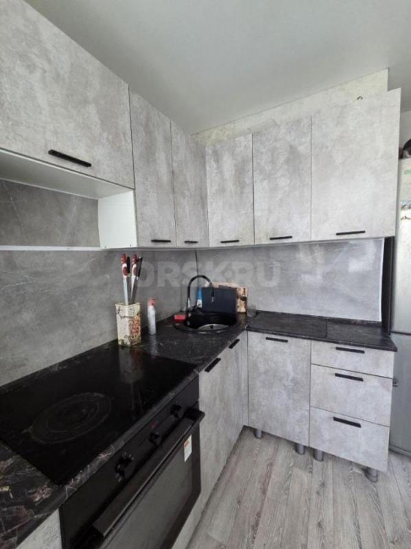 Продам 3х комнатную квартиру озтп 7й микрорайон, школа садик сбоку дома! - Орск