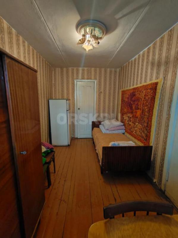 Продаётся двухкомнатная квартира площадью 43.3 квадратных метра на четвёртом этаже пятиэтажного кирп - Орск