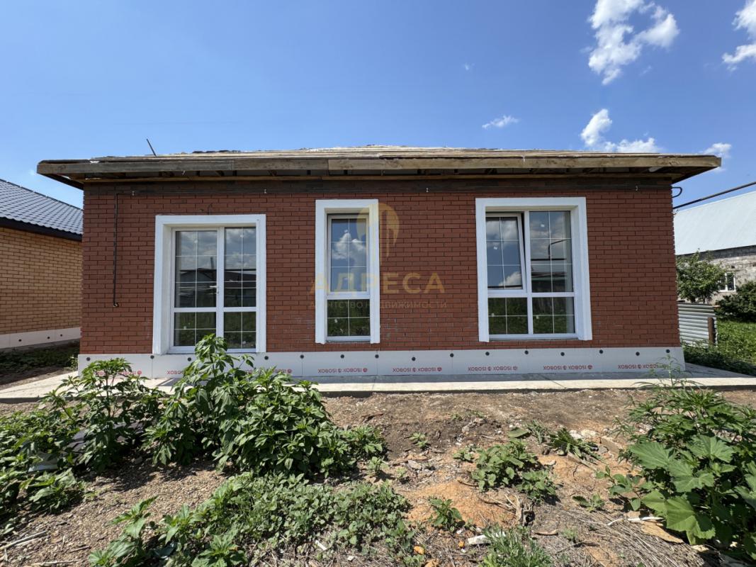 Предлaгaeм к продаже новый дoм с гаражом в мкр. - Оренбург