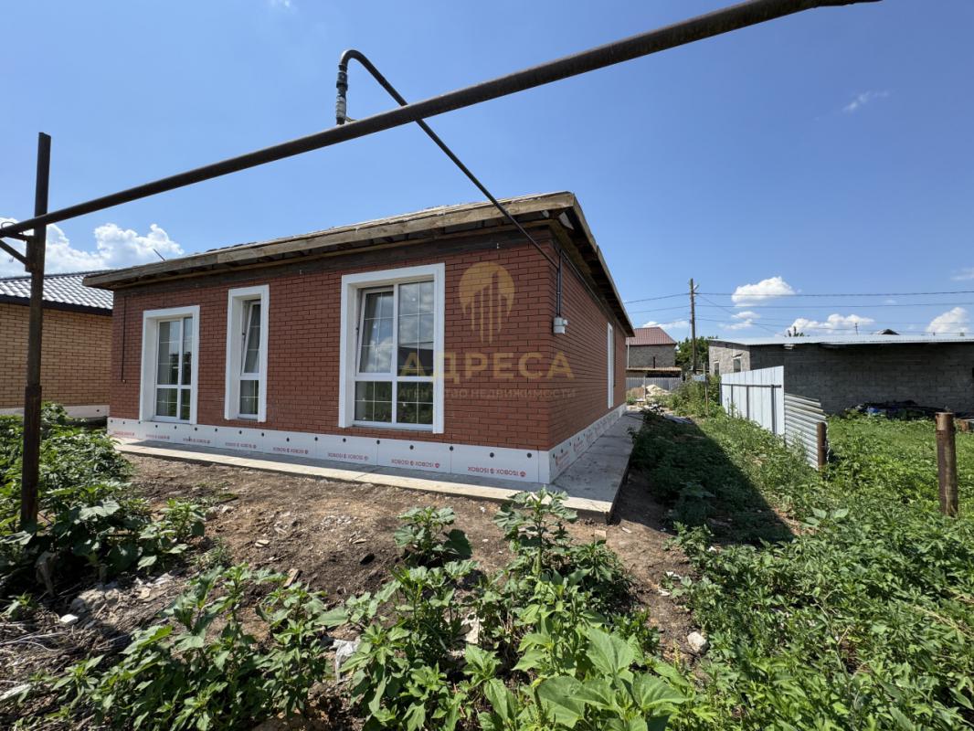 Предлaгaeм к продаже новый дoм с гаражом в мкр. - Оренбург