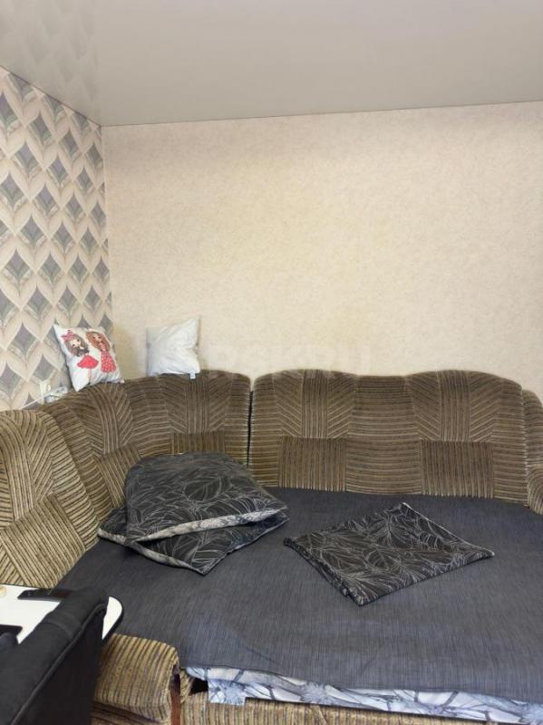 Продам 1 комнатную квартиру. 5/5 этаже кирпичного дома.
1-ый этаж дома магазин 
Дом кирпичный. - Орск