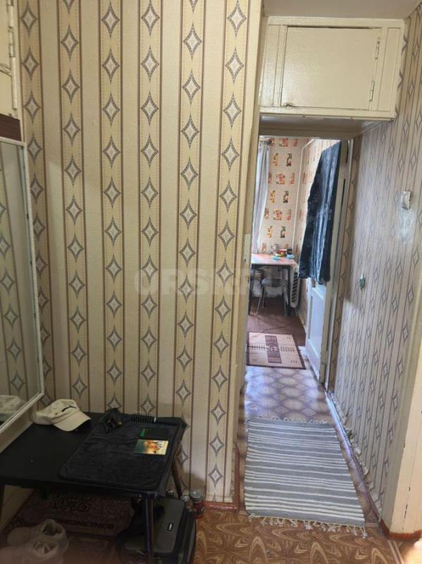 Продам 1 комнатную квартиру. 5/5 этаже кирпичного дома.
1-ый этаж дома магазин 
Дом кирпичный. - Орск