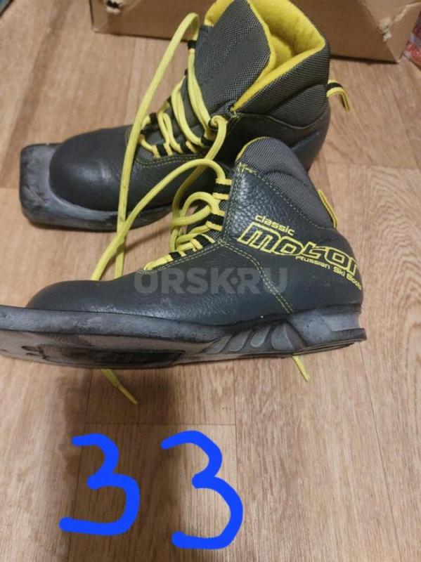 Продам Лыжные ботинки 39 и 43 размер по 500 руб, 33-300 руб. - Орск