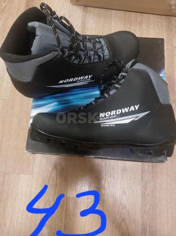 Продам Лыжные ботинки 39 и 43 размер по 500 руб, 33-300 руб. - Орск