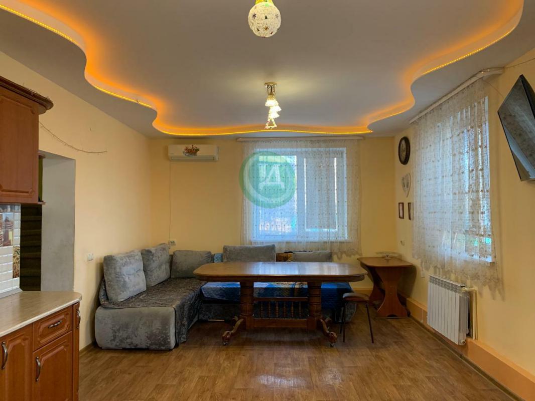 Продается уютный, двух этажный дом по ул. - Орск