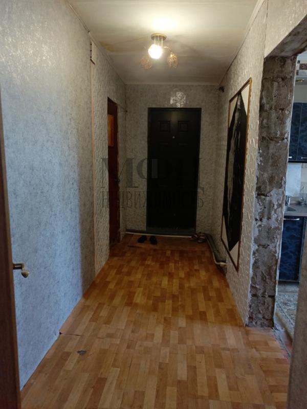 Продается в общежитии  1 комнатная квартира с большой просторной кухней, отдельным санузелом. - Орск