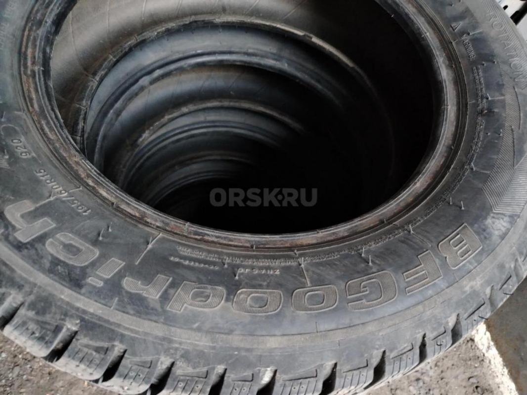 Комплект зимних шин 195/60 R15 Bf Goodrich в хорошем состоянии, почти все шипы на месте, цена за ком - Орск