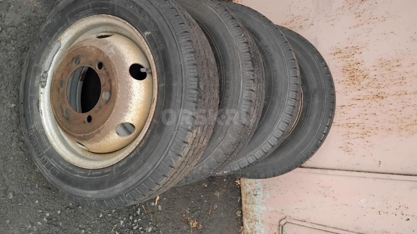 Продам комплект летней резины на дисках в отличном состоянии 185/75 R 16C на Газель, Два диска новые - Орск