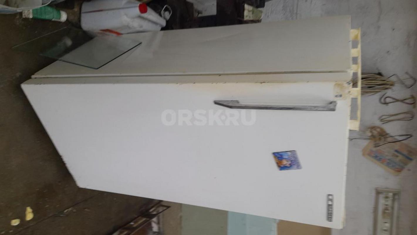 холодильник  .  старенький холодильник юрюзань -5000.   старый позис-5000.  самсунг серебристый -110 - Орск