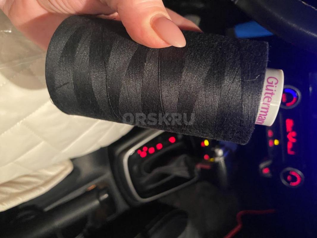 продам нитки швейные, новые, производитель ГЕРМАНИЯ, цвет черный и темно синие - Орск