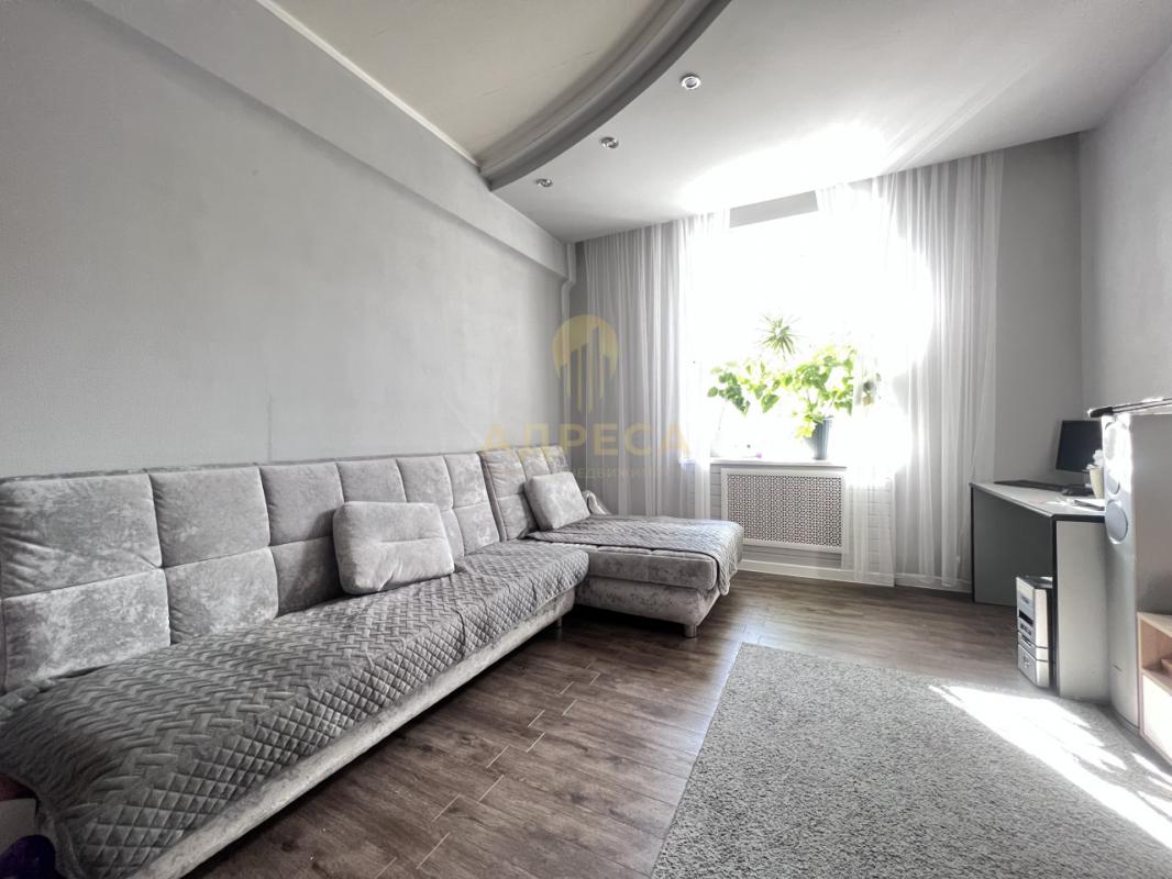 Продается шикарная СТАЛИНКА! 3-x комнатная квартира на 1-м этaже 4-х этажнoгo дoма! - Оренбург