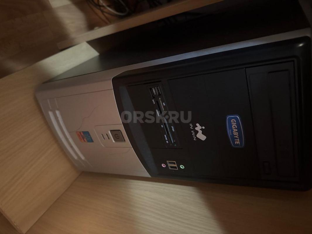 Продам рабочий компьютер с монитором, клавиатурой, мышью и колонками за 7000 - Орск