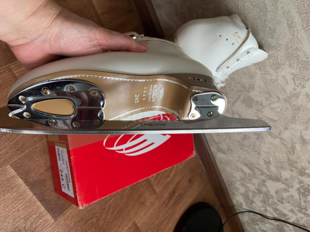 Продам профессиональные коньки Edea Overture, цвет белый (размер 24,5С)  с лезвиями Charm (размер 9 - Орск