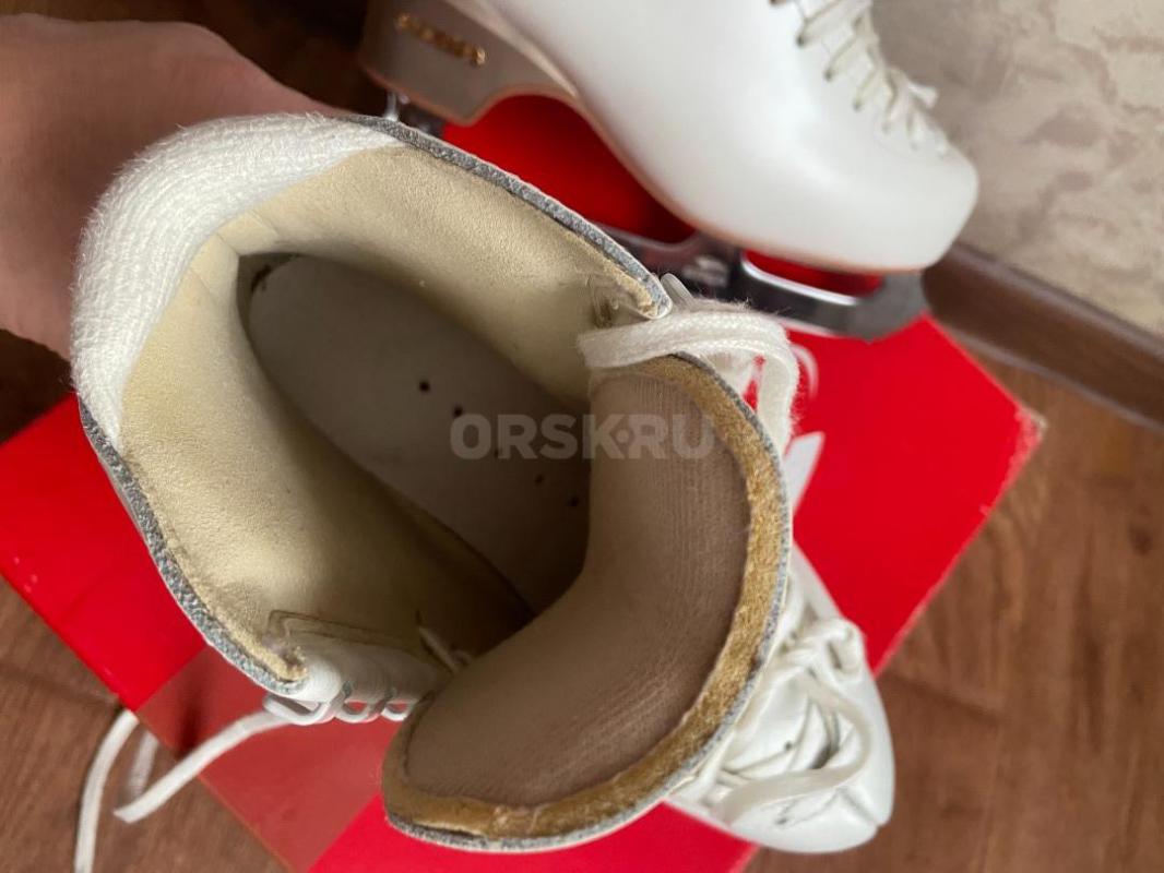Продам профессиональные коньки Edea Overture, цвет белый (размер 24,5С)  с лезвиями Charm (размер 9 - Орск