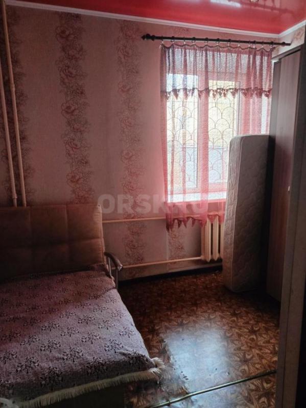 Сдам на длительный срок трёхкомнатную квартиру, теплая , уютная с мебелью, техникой, посудой по улиц - Орск