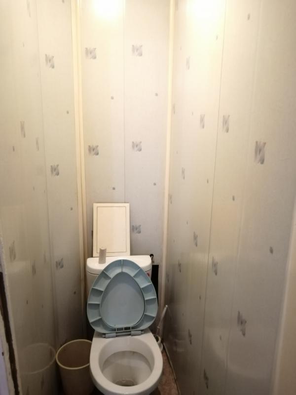 Сдам 2-х комнатную квартиру с раздельмини ходами на 3 этаже в хорошем районе с мебелью на длительный - Новотроицк