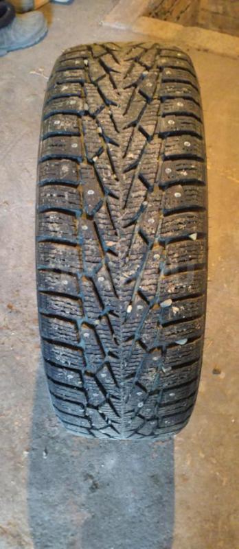 Продам шины шип все родные Нокиан нордман 205/65/р16 отлично,диски штамп тзск черный калпаки сборе н - Орск