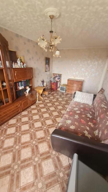 Продается просторная 3-х комнатная квартира улучшенной планировки по адресу ул. - Орск