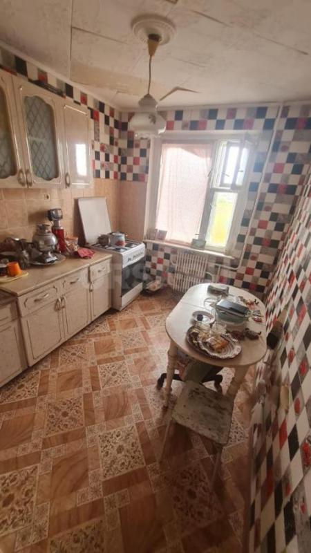 Продается просторная 3-х комнатная квартира улучшенной планировки по адресу ул. - Орск