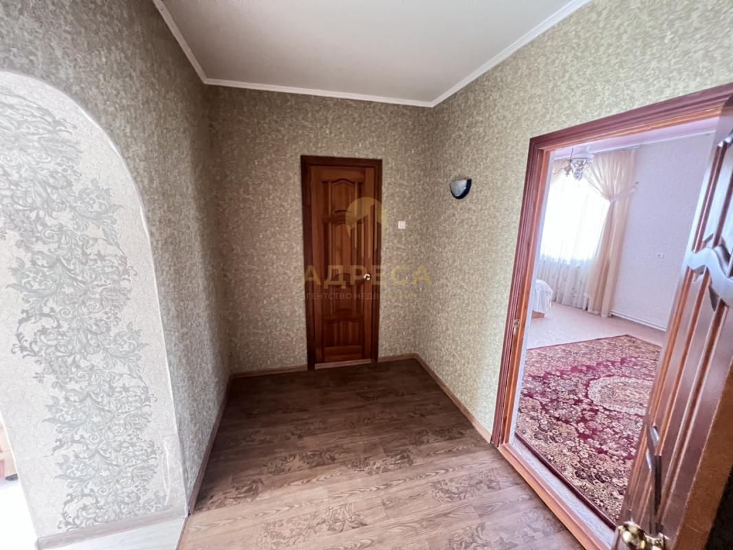 Продаётся 2-х этажный дом с земельным участком площадью 9 соток. - Кувандык