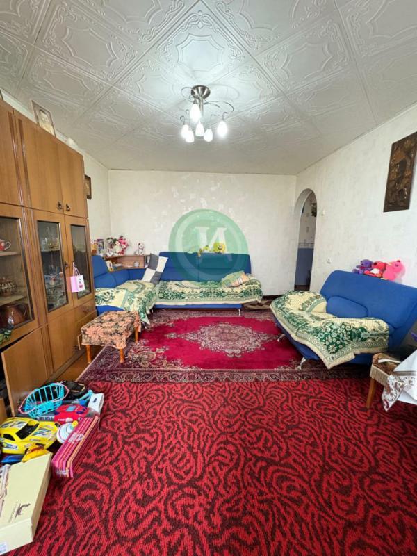 Продается просторная двухкомнатная квартира улучшенной планировки по адресу ул. - Орск