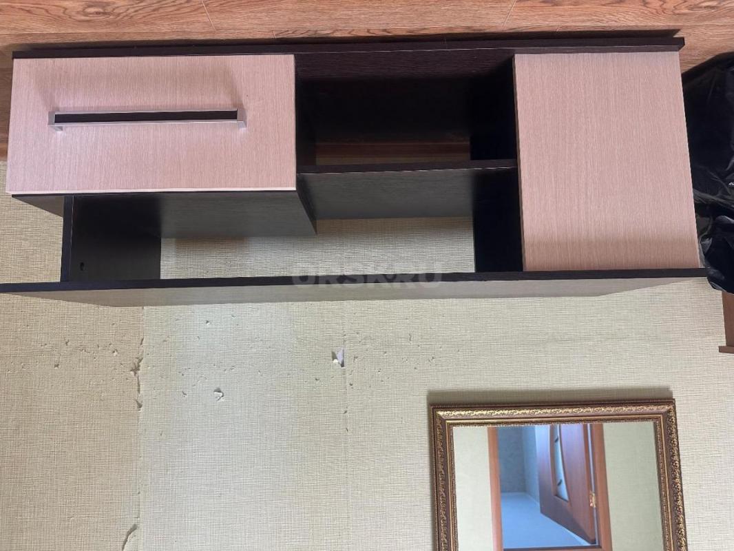 Продам полку под телевизор  в отличном состоянии  размер 120смх42смх45см - Орск