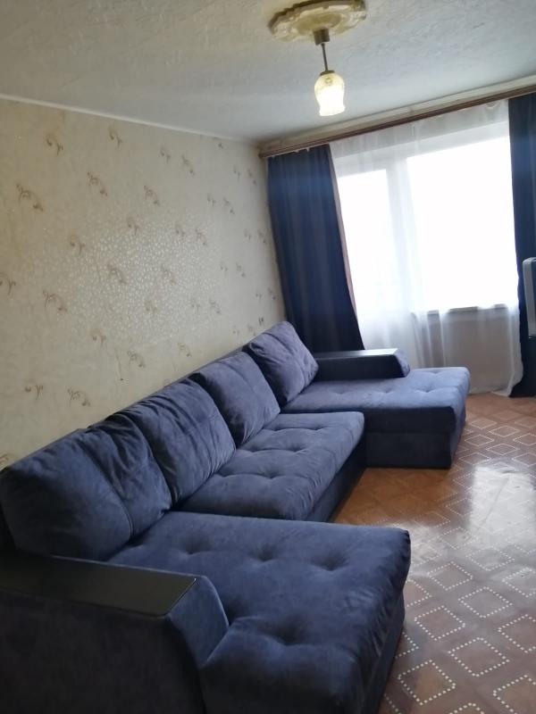 Продам двухкомнатную квартиру (частично с мебелью) на третьем этаже пятиэтажного панельного дома. - Новотроицк