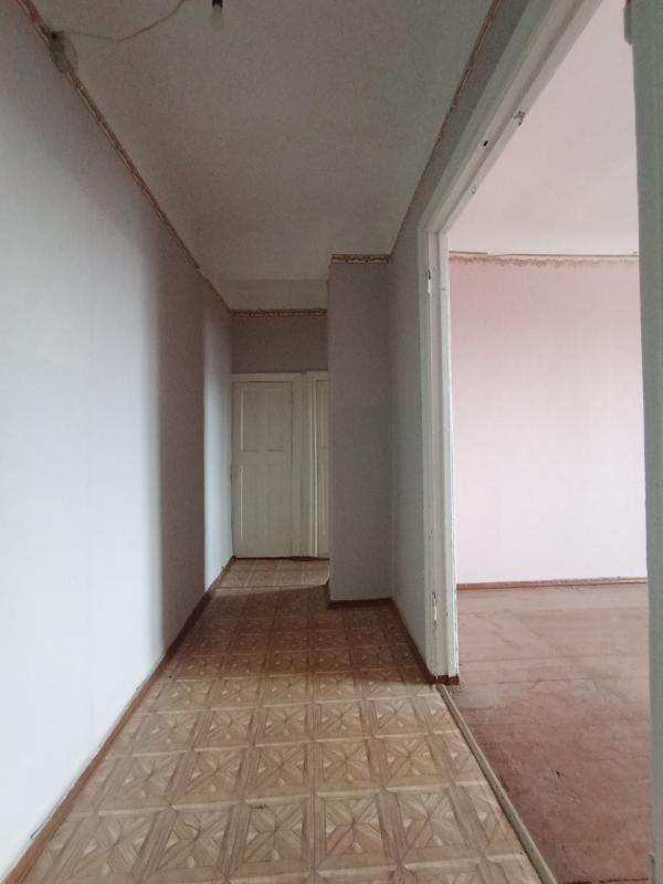 Продается большая 2-комнатная квартира  по адресу:  г. - Новотроицк