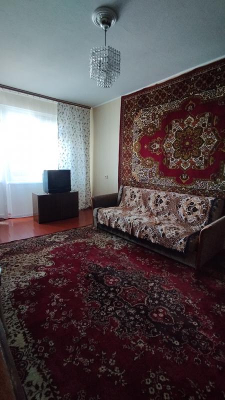 2х комнатная квартира, ходы раздельные, туалет и ванна раздельные, большая кладовка, в шаговой досту - Новотроицк