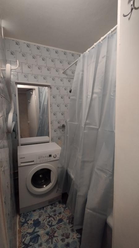 2х комнатная квартира, ходы раздельные, туалет и ванна раздельные, большая кладовка, в шаговой досту - Новотроицк