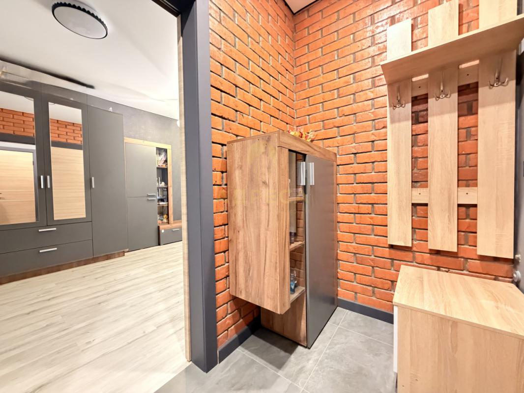 Продаётся тёплая, уютная квартира с удобной планировкой, общей площадью 50,4 кв. - Оренбург