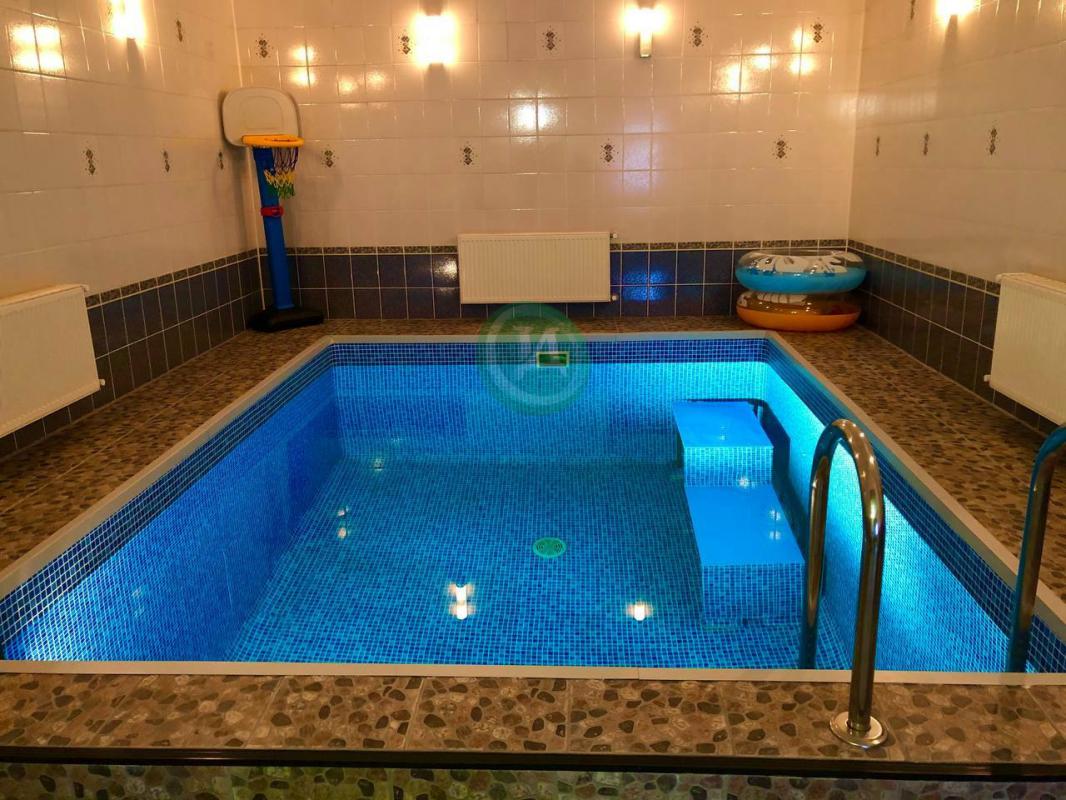 Продам 2-этажный кирпичный утепленный дом 363,7 кв. - Орск