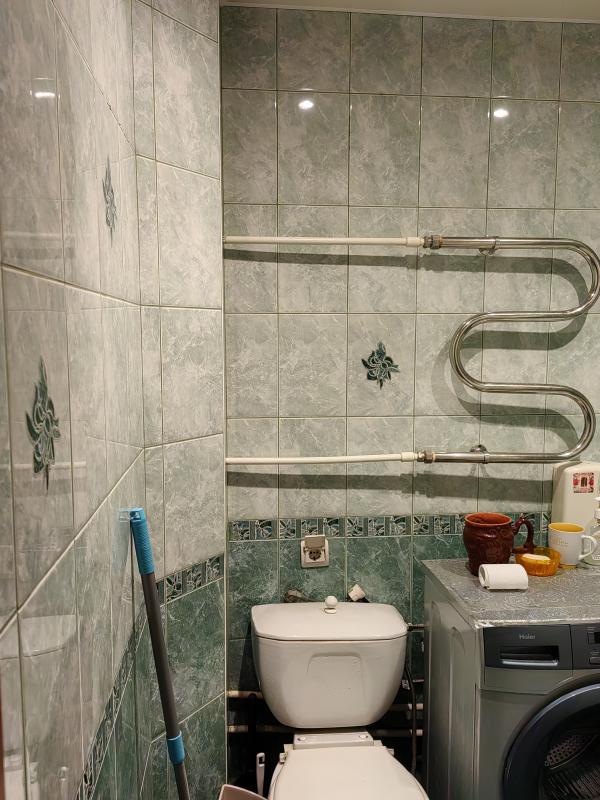 Светлая, очень тёплая квартира, комнаты все изолированные , большие, кухня 6м, балкон, есть мебель, - Новотроицк