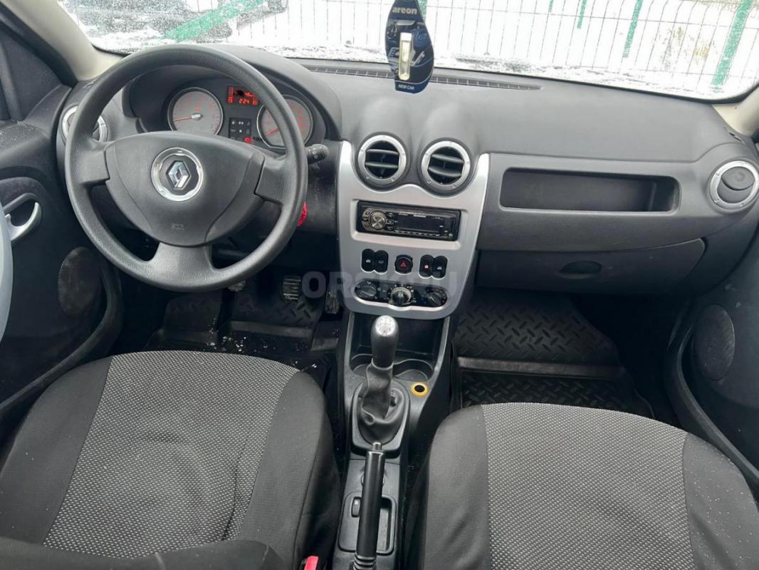 RENAULT Sandero Год 2010
3 собственник птс оригинал
Максимальная комплектация
Мощный Двигатель: 1 - Орск