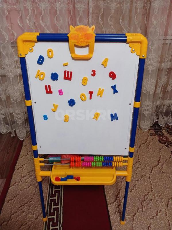 Мольберт детский двухсторонний, с пеналом в отличном состоянии. - Орск