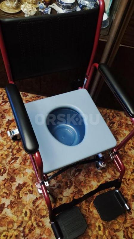 Санитарное кресло для маломобильных, инвалидов и пожилых людей. - Орск