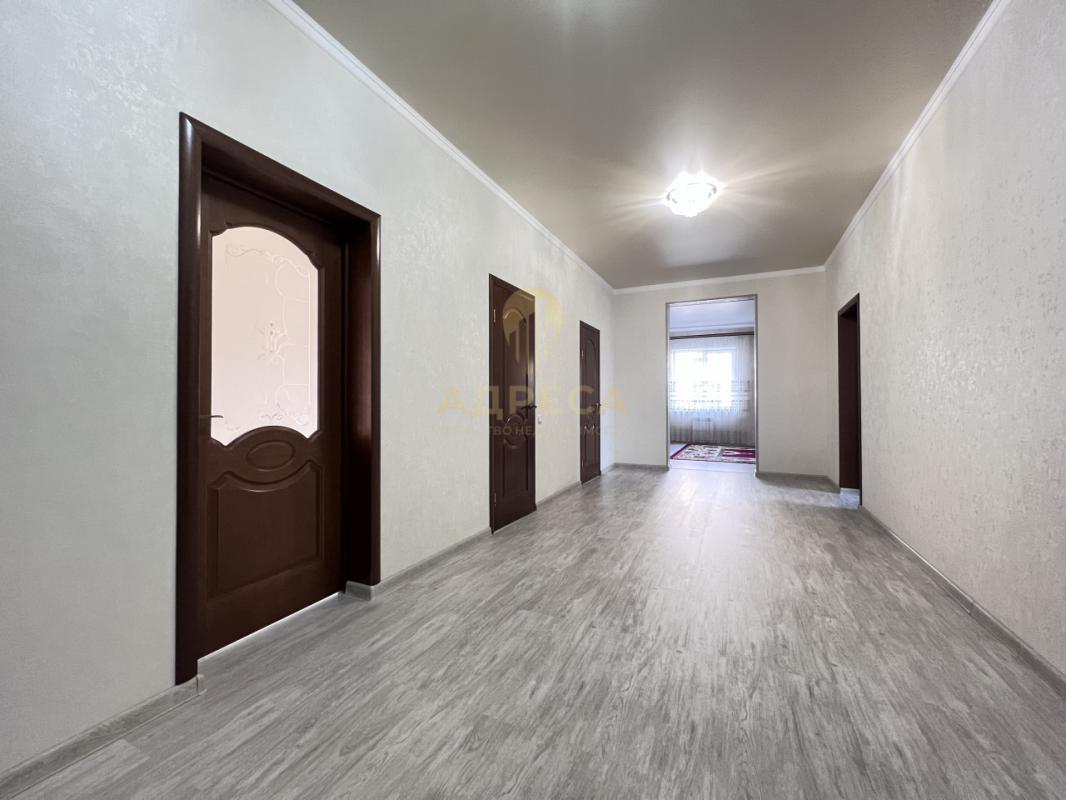 Продаётся просторный и надёжный дом для большой семьи, со всей необходимой инфраструктурой для комфо - Ленина