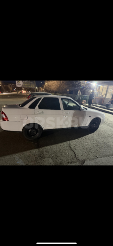 Продам приору
В хорошем состоянии для своих лет 
Много чего было сделана и поменяна 
Из минусов - Орск